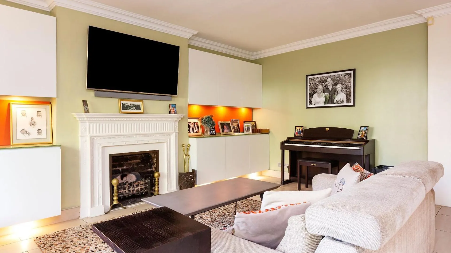 Veeve - Light Show London Apartment